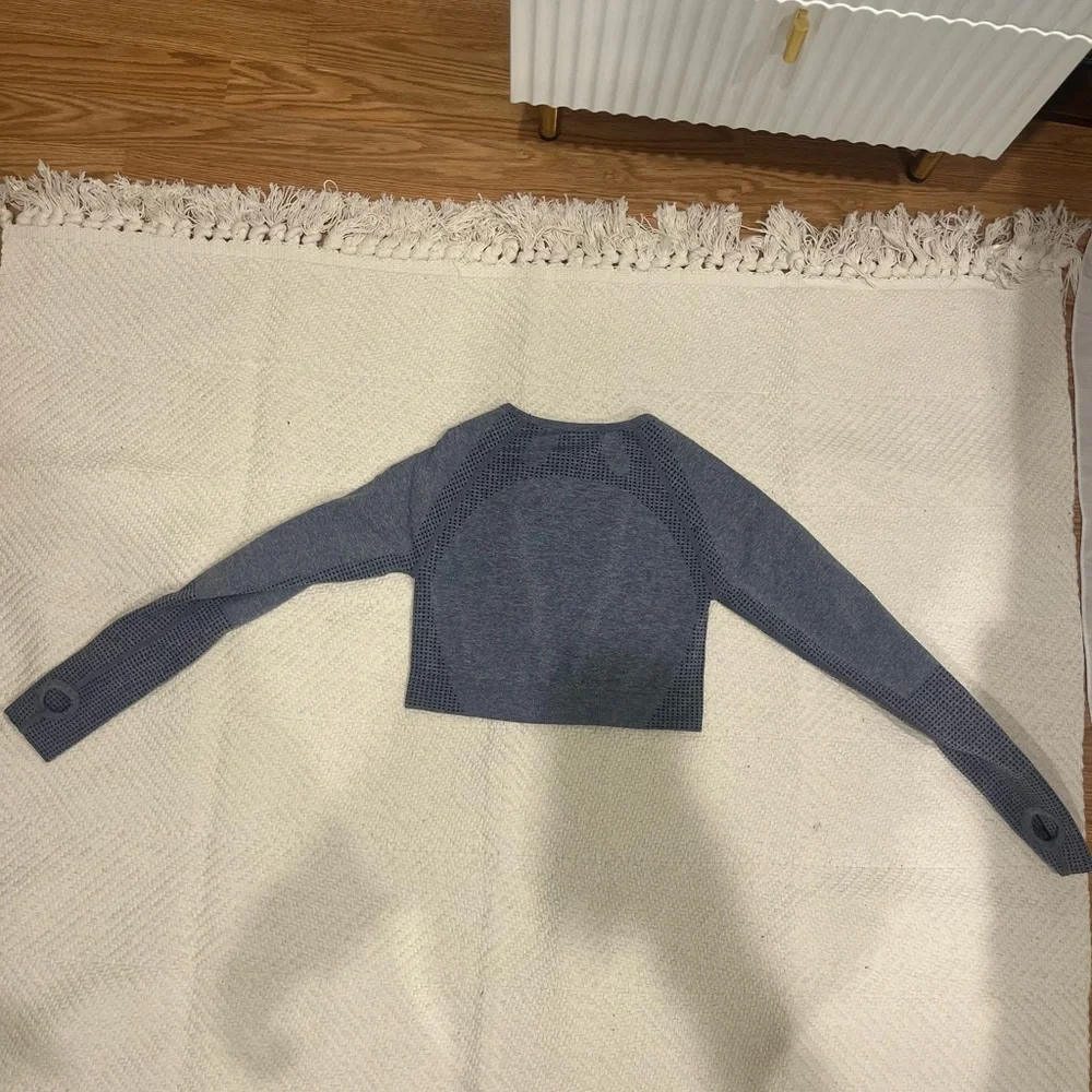 Cropped activewear long sleeve - Picture 3 of 3